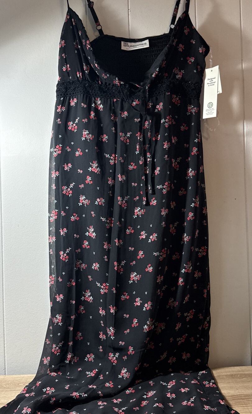 No Boundaries Black Floral Maxi Dress V-Neck Strappy Sleeveless Size S (4-6) UU